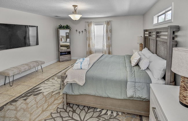 Pet Friendly Beach House with Arcade Games - Photo 5