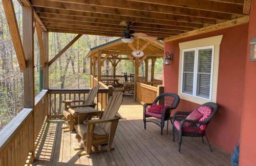 Red Rooster Family Cabin w/Hot Tub+Fire Pit+View - Foto 31