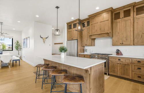 TetonHaus 5BR Hot Tub Game Room Walk to Driggs 20 min to Targhee - Foto 5