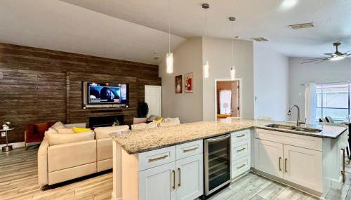 Modern 4BR 2BA with pool in gated community - Foto 2