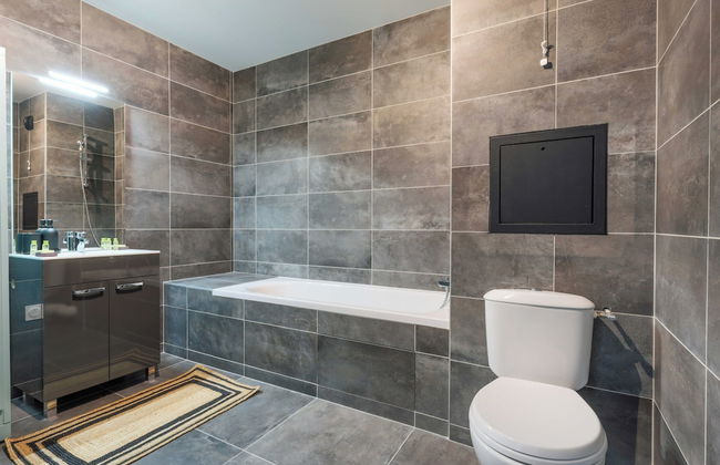 Serene Break With Terrace on the Outskirts of Paris - Foto 7