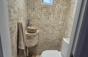 Bright 4 double bedroom victorian house - Photo 18