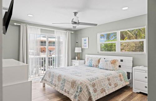 Sea Glass Dreams - Waterfront Pool Home, Mini Golf, Game Room, 110' Dock - Foto 16