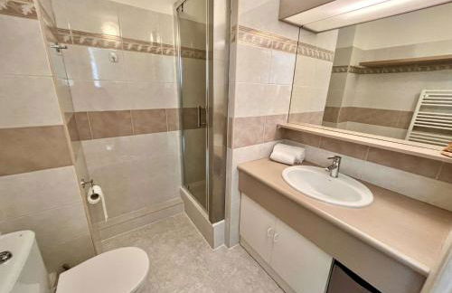 Appartement avec piscine et terrasse, proche plage, climatisé, garage à Fréjus - FR-1-226A-184 - Foto 11