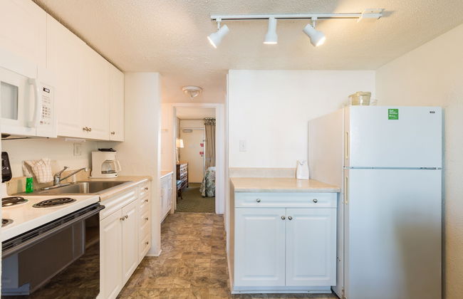 Beach Club at Montego Inn - Photo 12