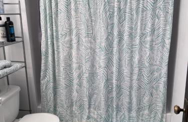 Charming 3 Bedroom Cottage Apartment in a Tudor-Style Home - Foto 23