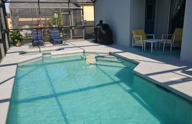 Spacious 2 en-suite BR, pool & spa retreat - Foto 2