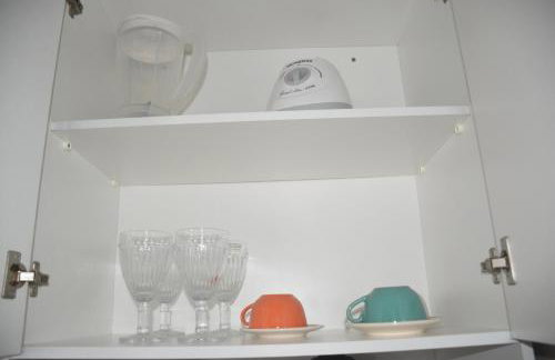 Dois quartos Cozinha completa Wi Fi Self check in com senha Central e perto de tudo a 4,4Km da Rodoviária e 15,4 km do Aeroporto Apartamento 301 - Foto 23