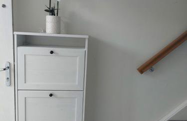 Beautiful 4-Bedroom House with Private Garden & Parking - Foto 17