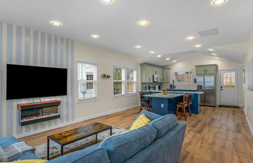 Stylish 4BR Haven: Serene Backyard and Fire Pit - Foto 6