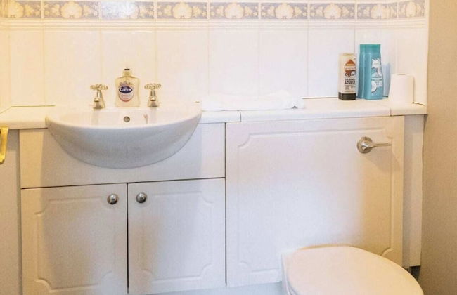 Snug & Serene 2BD Flat - Roseburn - Photo 21