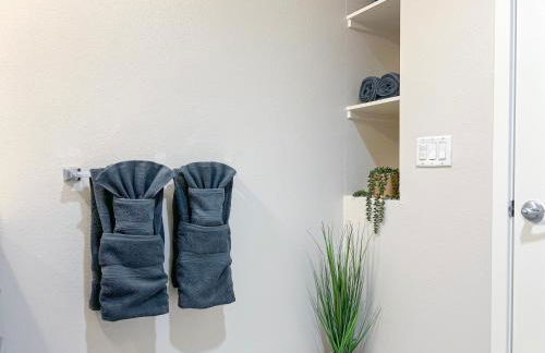 Mid Century With Pool GYM and Parking 10min to Cedars - Photo 25