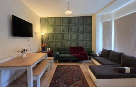 Entire 2 Bedroom Cosy Flat Near City Centre - Photo 4