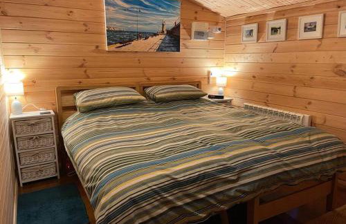 Cosy Cabin, hidden from the main house - Sleeps 2 - EV - Foto 24