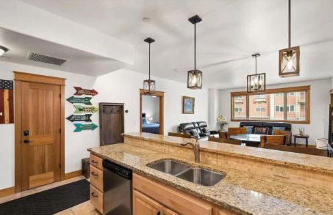 The Riverstone Riviera Affordable Mini City Getaway in CDA - Foto 10