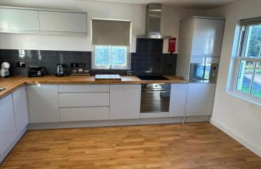 3 Bed house near Tenby with Hot Tub - Photo 9