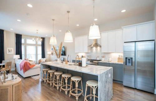 Roof Deck Grill VIEWS 2 Miles from Broadway - Foto 5