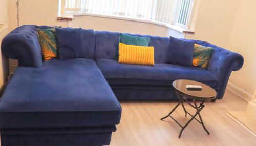 Beautiful 2 Bedroom house with big Garden & Parking fast wifi, and king size bed - Foto 4