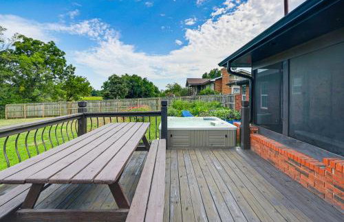 Waterfront Kansas Home with Private Fire Pit! - Foto 1