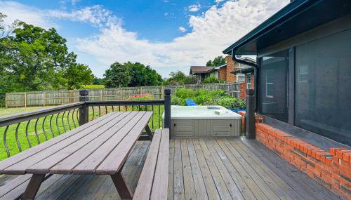 Waterfront Kansas Home with Private Fire Pit! - Foto 1