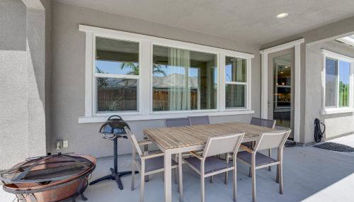 4 Mi to The Streets of Brentwood Home with Fire Pit - Foto 3