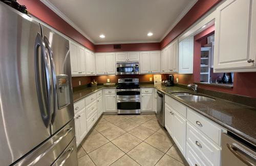 80BPD, Four bedroom, two 1 2 bath log-sided condo with lake view , garage condo - Foto 9