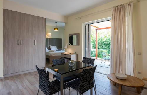 Estia Coastal Dream - Lush & Enchanting Garden Gem - Photo 16