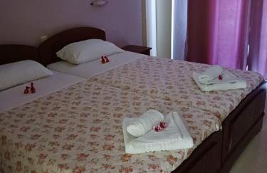 Canditas Studios - Photo 1