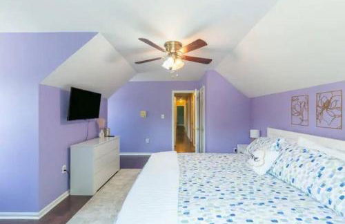 Lrge 5 BR 9 Beds Near DC-Pool, Hot Tub, Gym, Game Rm, Fire Pit - Foto 35