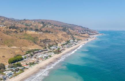 Oceanfront Gem w Balcony Pool Hot Tub Carbon Beach Access Bluewater Haven by AvantStay - Photo 32