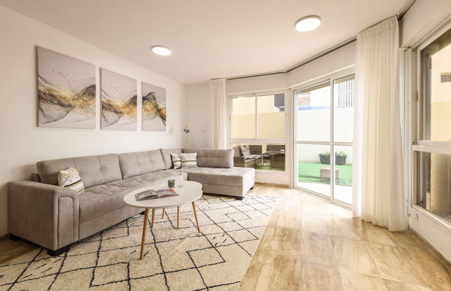 Seaside Escape with Private Patio by Sea N Rent - Foto 1