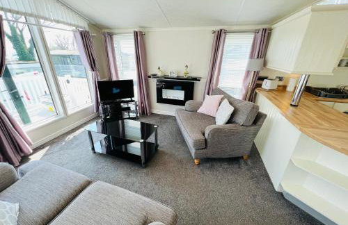 2 Bedroom Lodge TH35, Nodes Point, St Helens, Isle of Wight - Photo 2