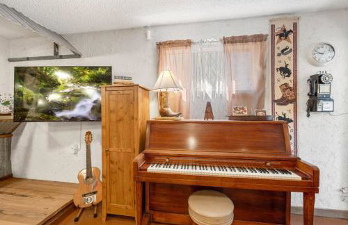 Pine Nest Retreat Saloon and Scenic Views - Foto 22