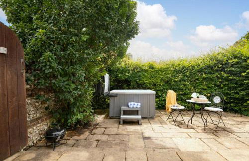 Luxurious Snowdrop Cabin with Private Hot Tub - Photo 26