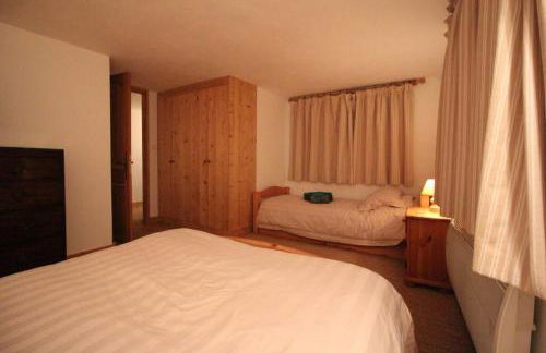 Atmospheric, original stone chalet in Meribel - Photo 5