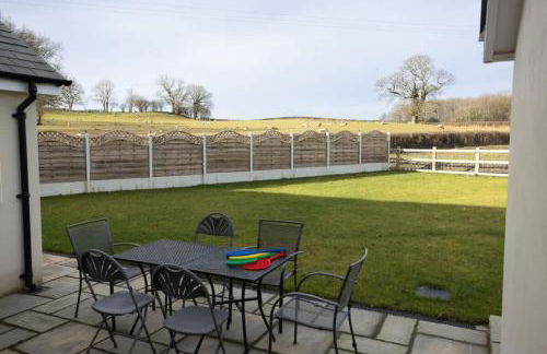 Family Country Cottage with Stunning Mountain View sleeps 12 - Foto 4