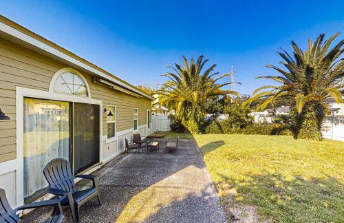 Spacious and quiet home with private patio & enclosed yard - Foto 27