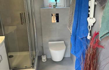 Tinyhouse Frida &ndash Stilvolle Auszeit am See Natur & Ruhe in Stuer Mecklenburgische Seenplatte - Foto 12