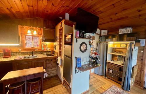 Private Mtn Love Shack w/ fast wifi, BBQ & view - Foto 55