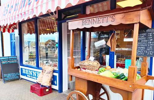 Romantic Cosy Cottage with Beach & Attractions just mins away! Perfect for Couples & Family Stays - Free Parking, Large Garden & Free WiFi - Foto 44