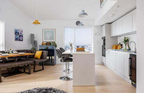 Dolce Vita - Duplex Apartment with Incredible Harbour Views - Photo 5