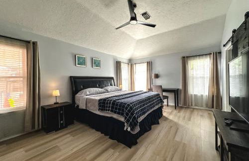 Maple House Romantic Getaway WHot Tub Near IAH - Foto 9