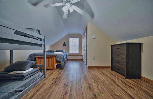 Gorgeous Cozy 5 Bedroom House with Hottub,Lake,Pool - Foto 36