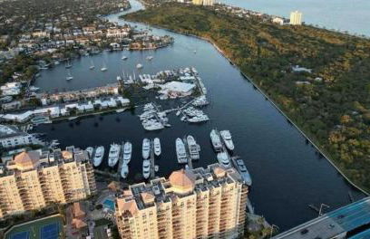 Modern Condo by the Beach, Water Taxi Stop, Prime Location! - Foto 26