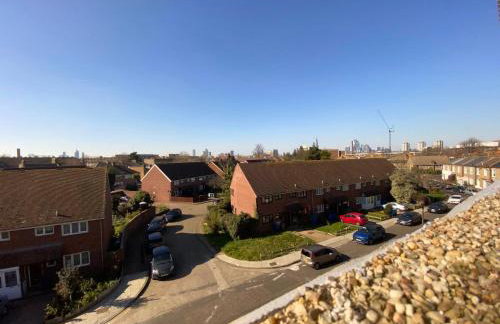 Bright, Spacious, modern Interior Decor 2 bedrooms Apartment with amazing views - Photo 32