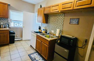 Suites on East Side near Whole Foods, Brown University, Miriam Hospital, MBTA, Downtown, - Photo 8