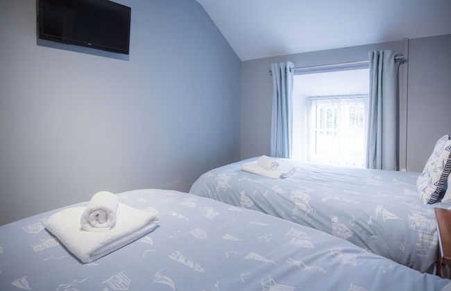 Fletcher Coach House - 3 Bedroom Cottage - Pendine - Photo 3