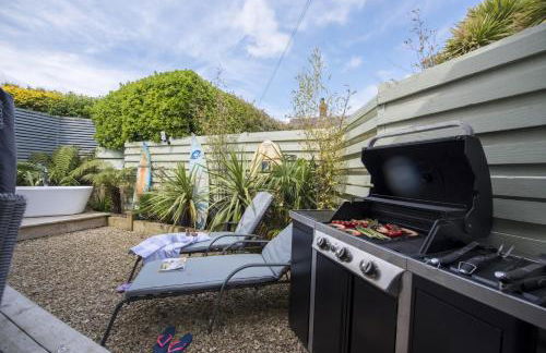 Two Bare Feet - Photo 32