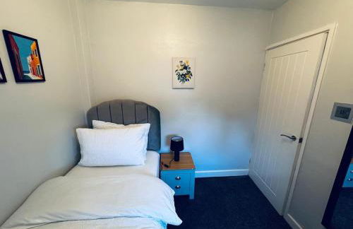 The Castleton Haven - 3 Bed Semi near M62 & M60 Motorways and Easy access to Manchester City Centre - Netflix and free high speed WIFI - Foto 21