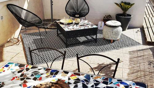 Appartement T2bis Sartène 60m2 avec jolie terrasse de 25m2 et vue panoramique mer et montagne sur le Golfe du Valinco - Quartier calme à 10mn à pied du centre ville - Idéal pour 4 personnes et possibilité de 6 couchages - Place de parking réservée - Foto 4